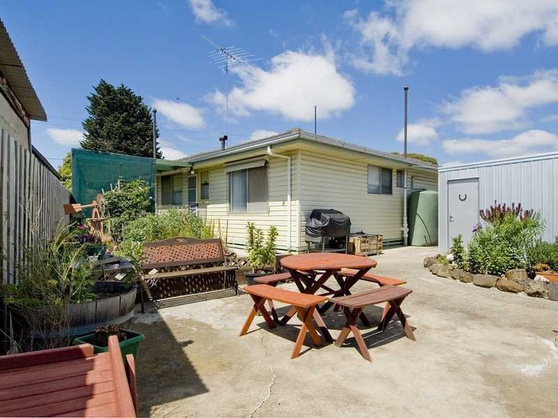 13 Lucas Street, Newcomb image 8