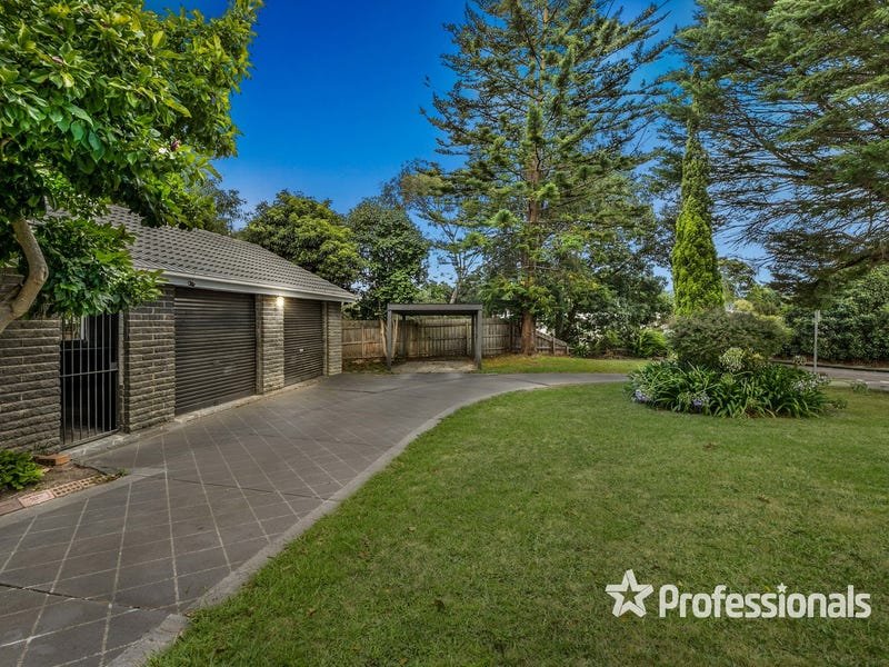 13 MacMillan Street, Mooroolbark image 2