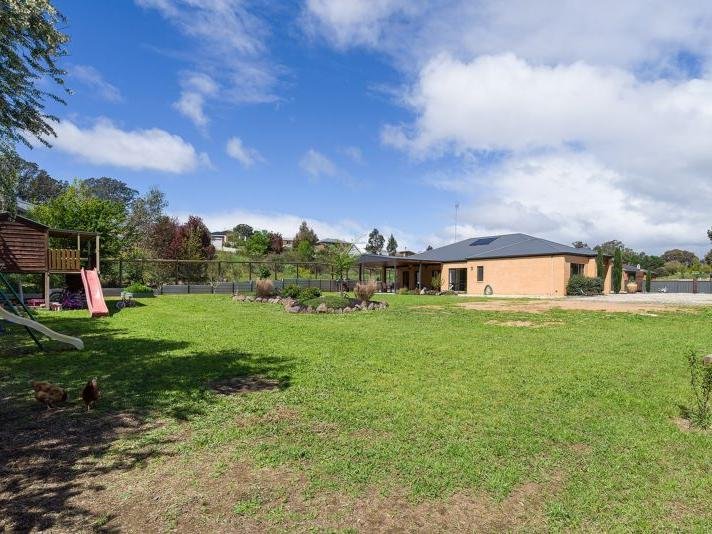 13 Main Road, Campbells Creek image 16