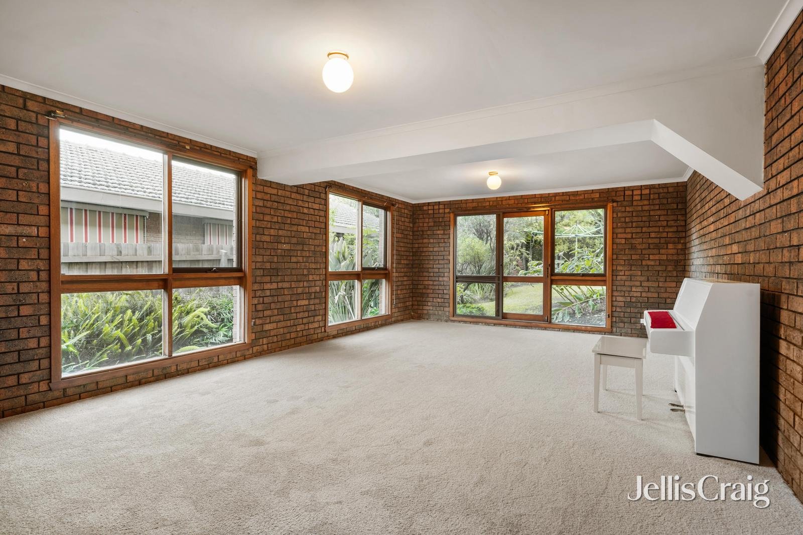 13 Margot Avenue, Doncaster image 6
