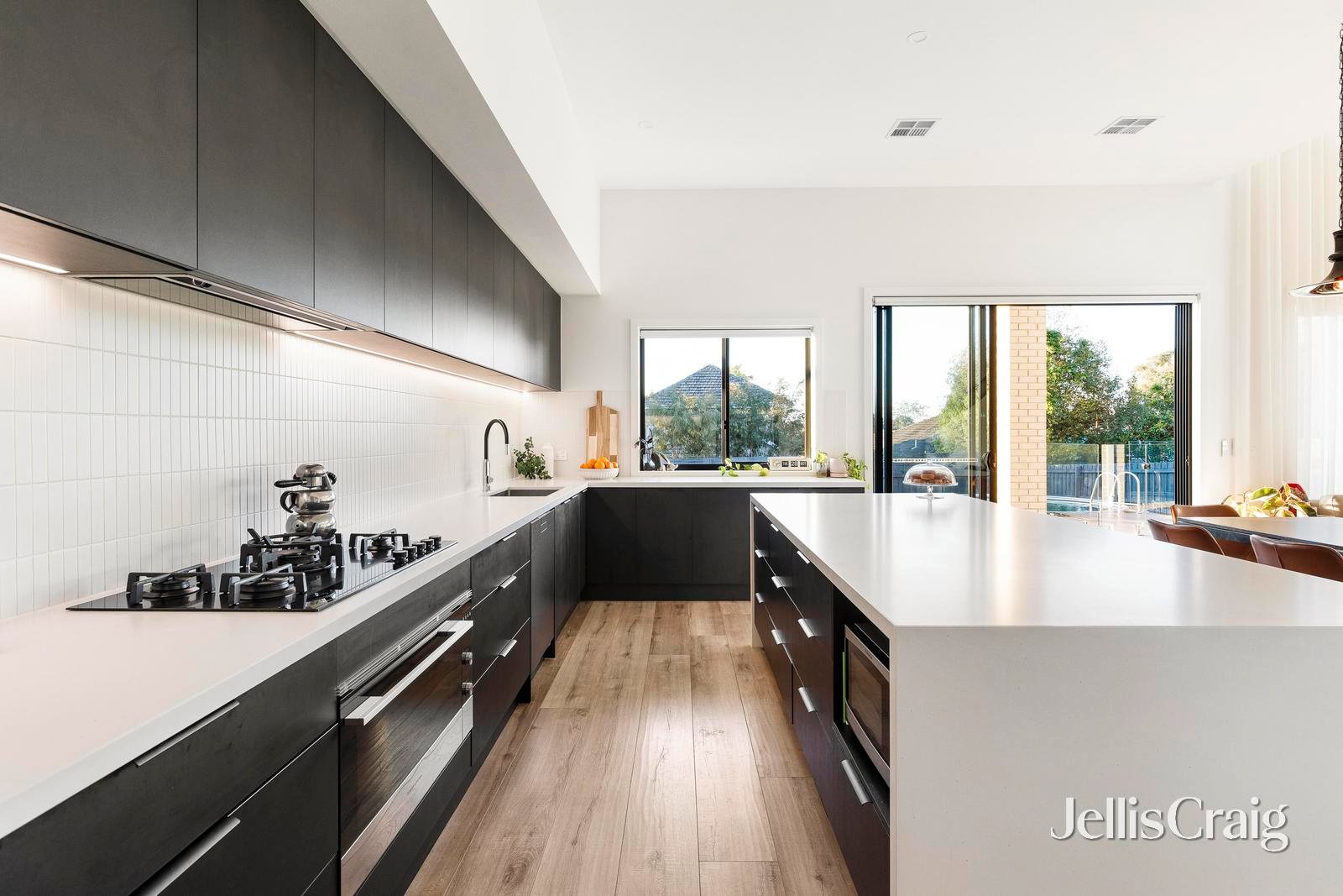 13 Mathers Avenue, Kew East image 3