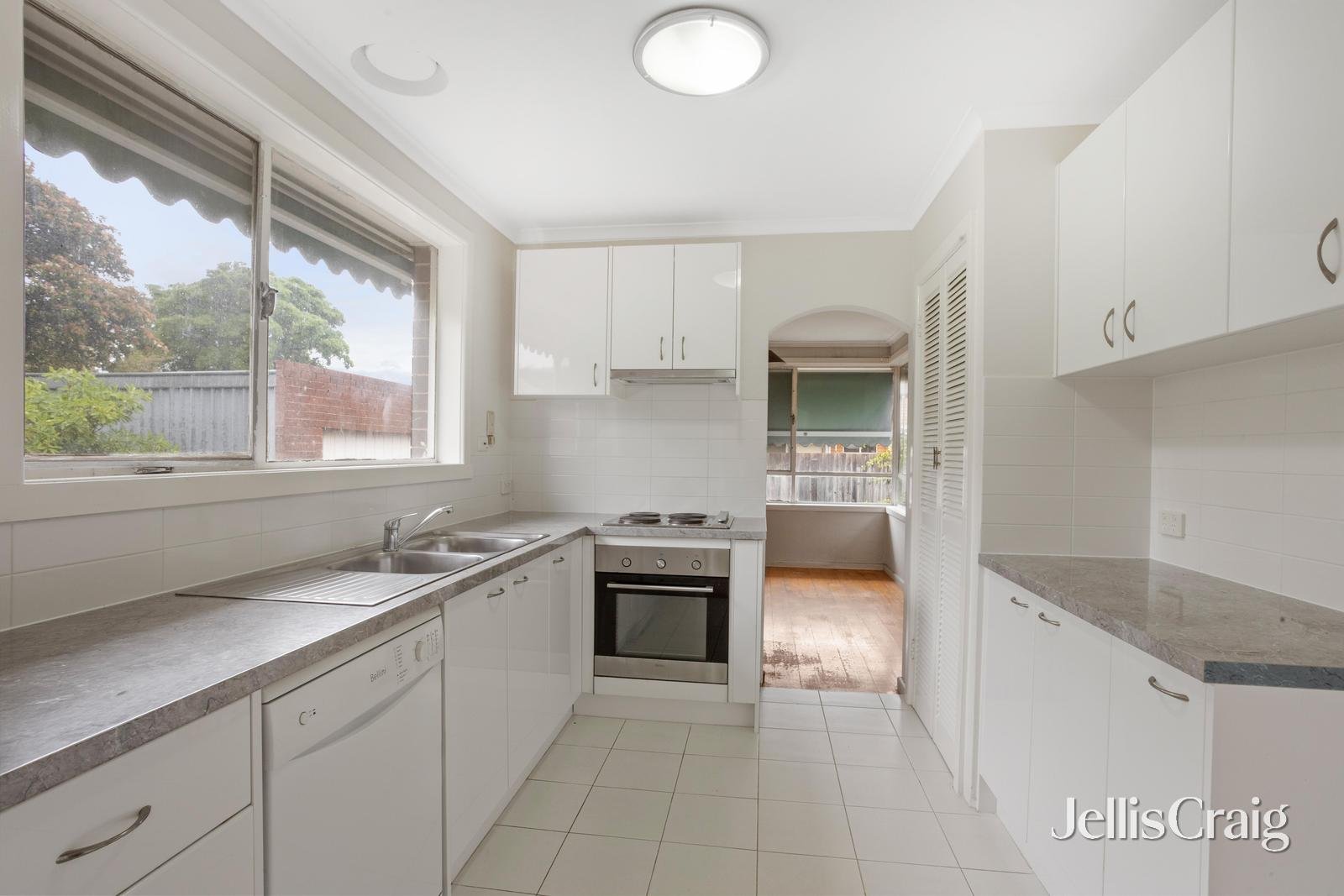 13 Milton Crescent, Mulgrave image 6