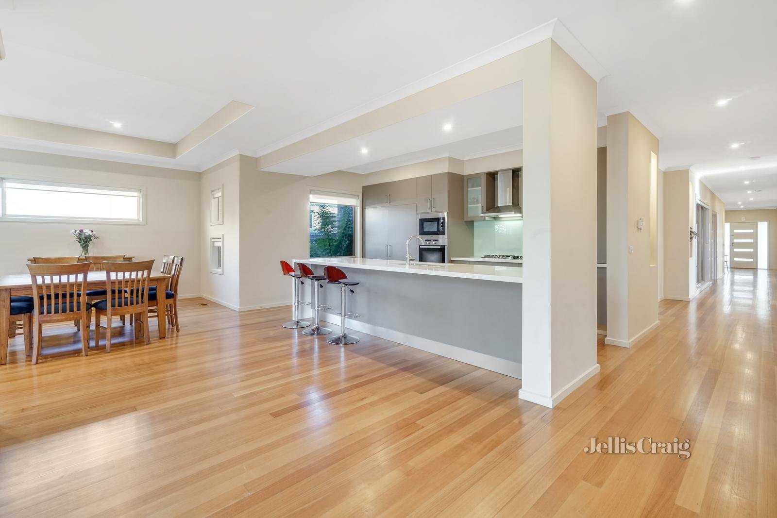 13 Monterey Avenue, Glen Waverley image 1