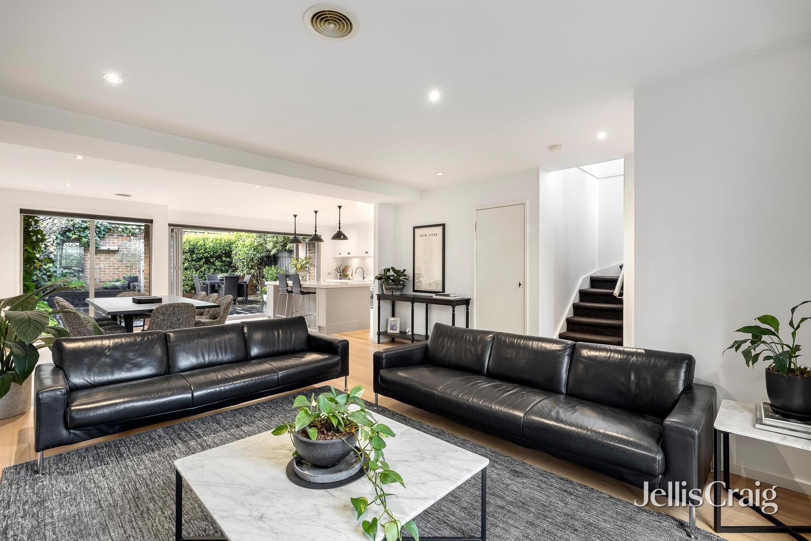 13 Mulsanne Lane, Bentleigh East image 2