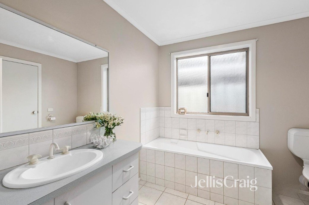 13 Nash Court, Altona Meadows image 6