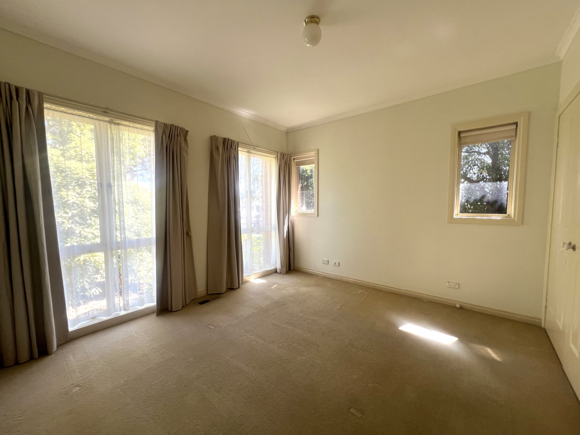 1/3 Nonda Avenue, Doncaster East image 5