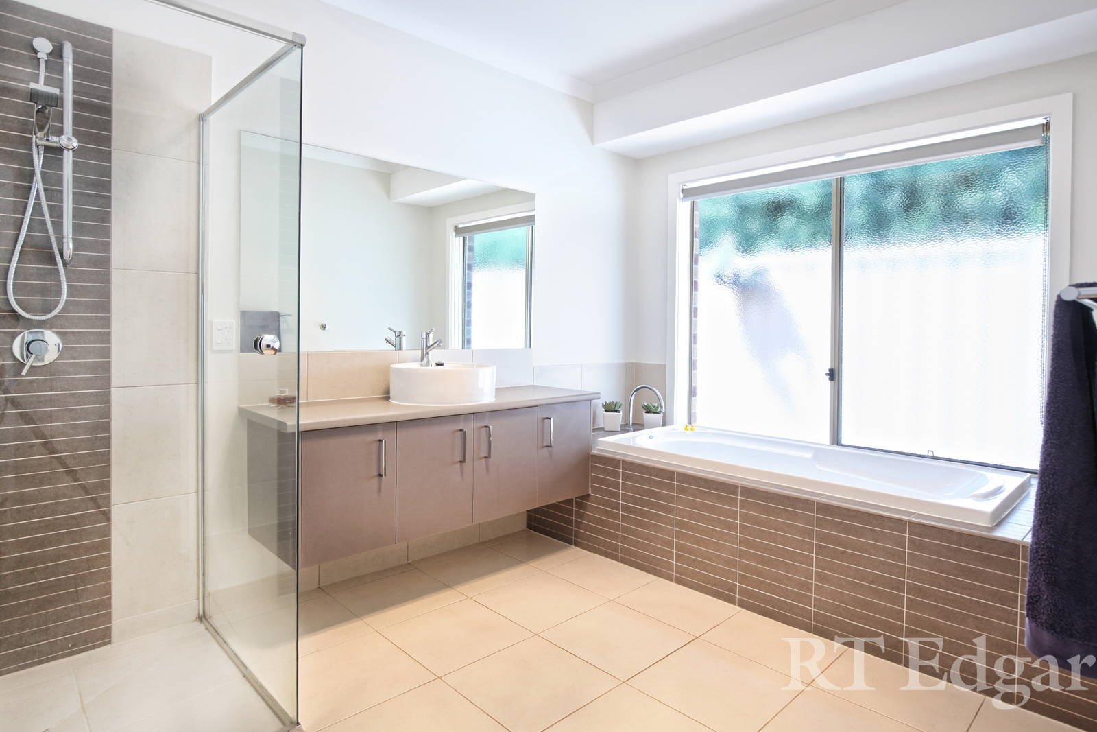 Property Gallery Thumbnail 12