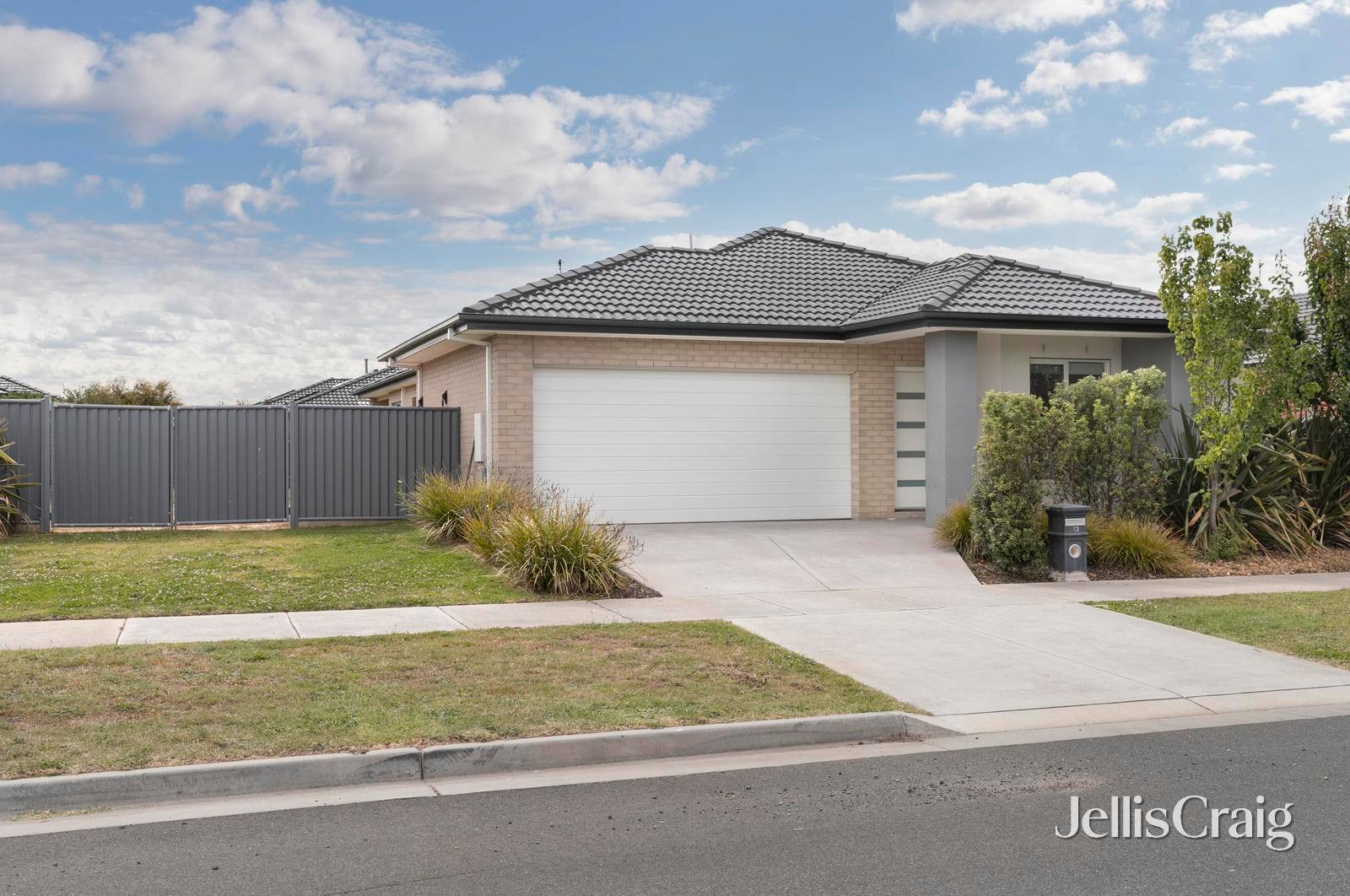 13 Offaly Street, Alfredton image 1