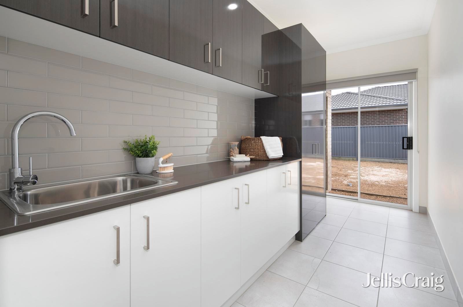 13 Offaly Street, Alfredton image 6