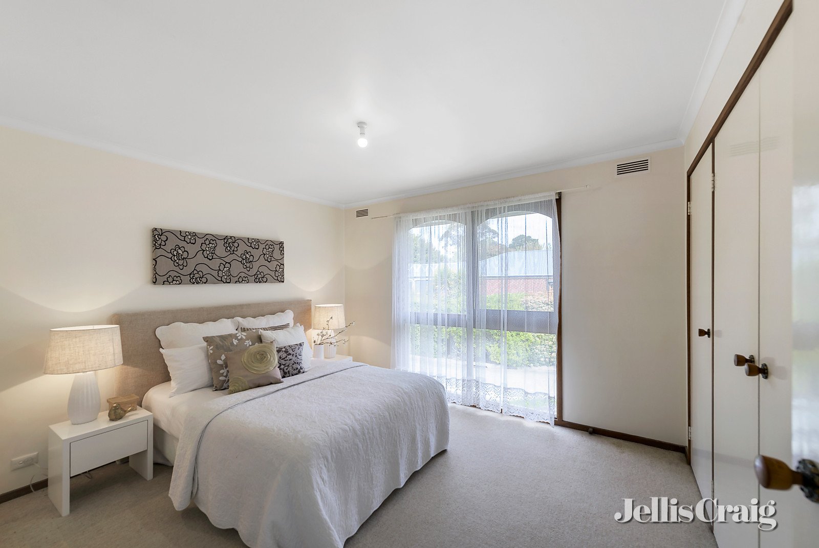 1/3 Orchard Grove, Heathmont image 4