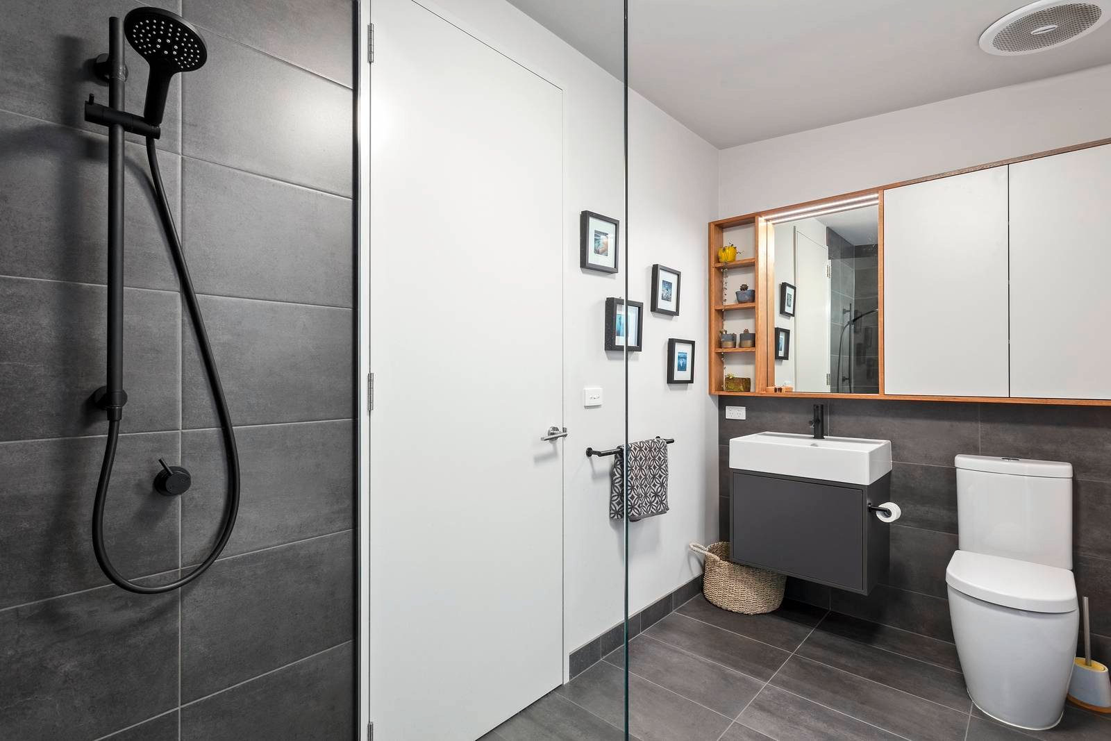Property Gallery Thumbnail 14