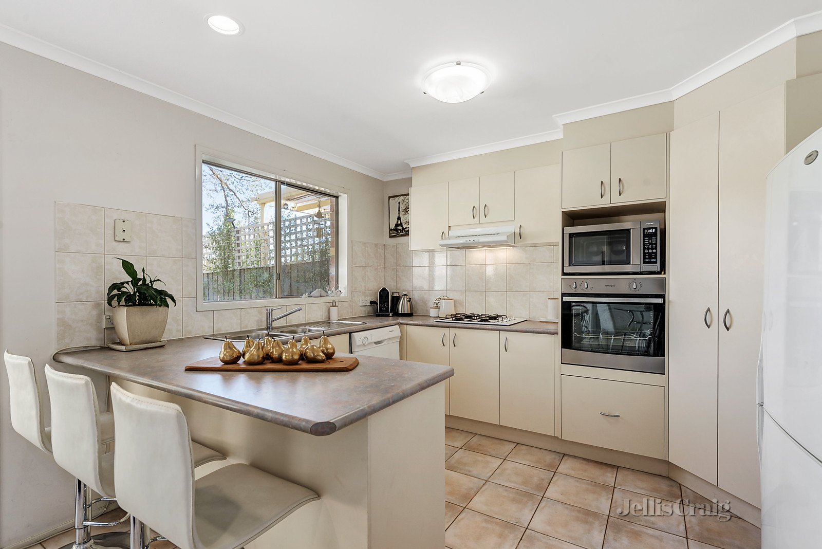 13 Peppermint Grove, Box Hill South image 4