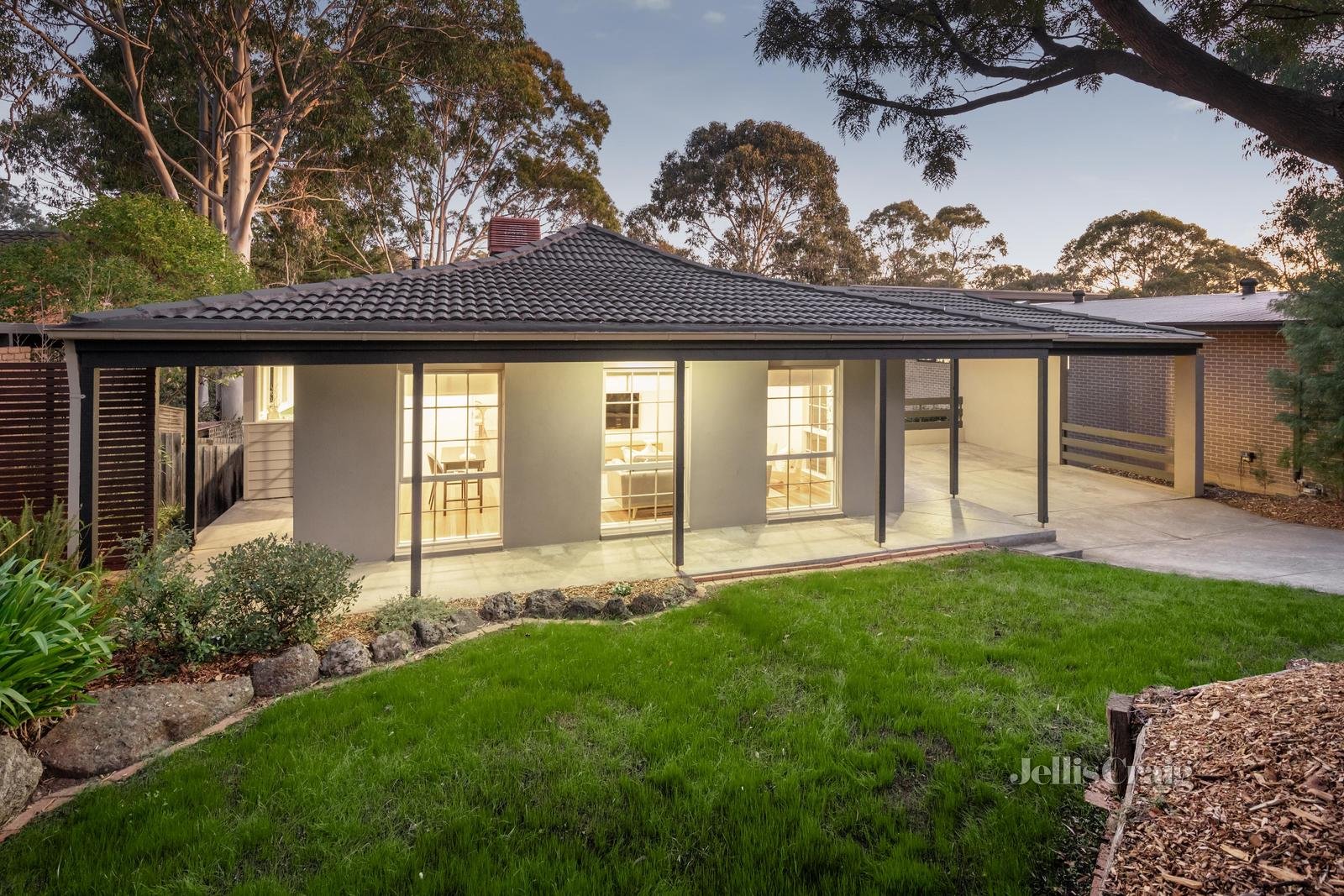 13 Peppermint Grove, Eltham image 1