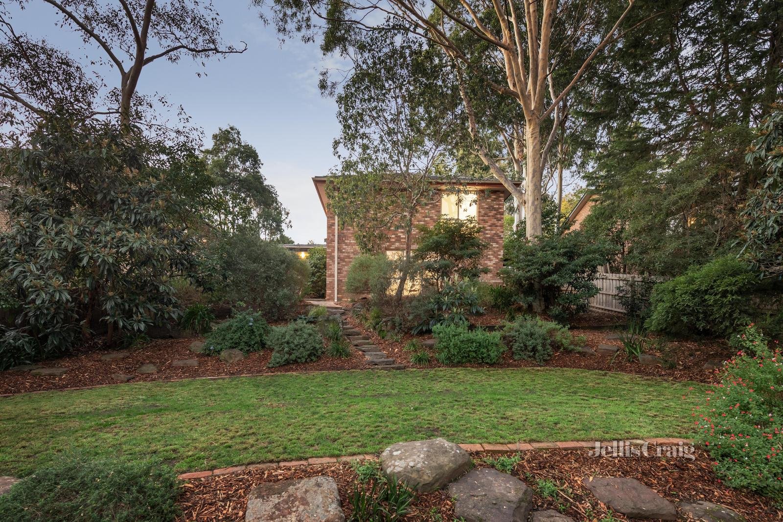 13 Peppermint Grove, Eltham image 16