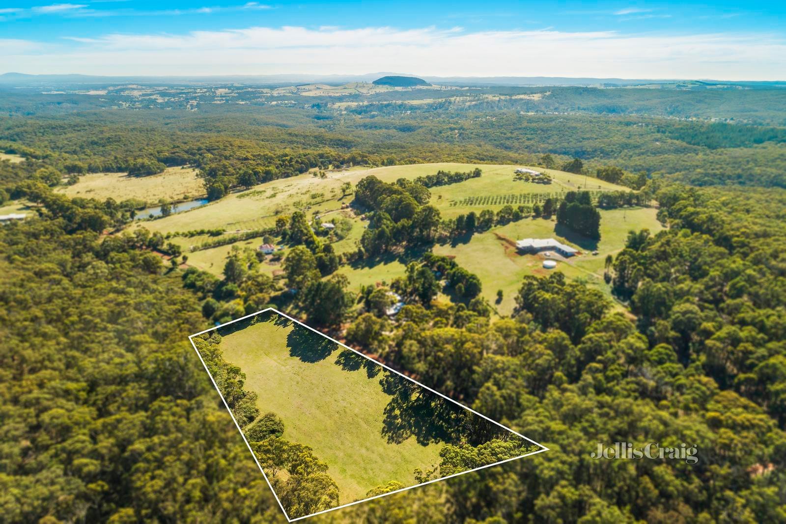 13 Pfeiffers Track, Daylesford image 6