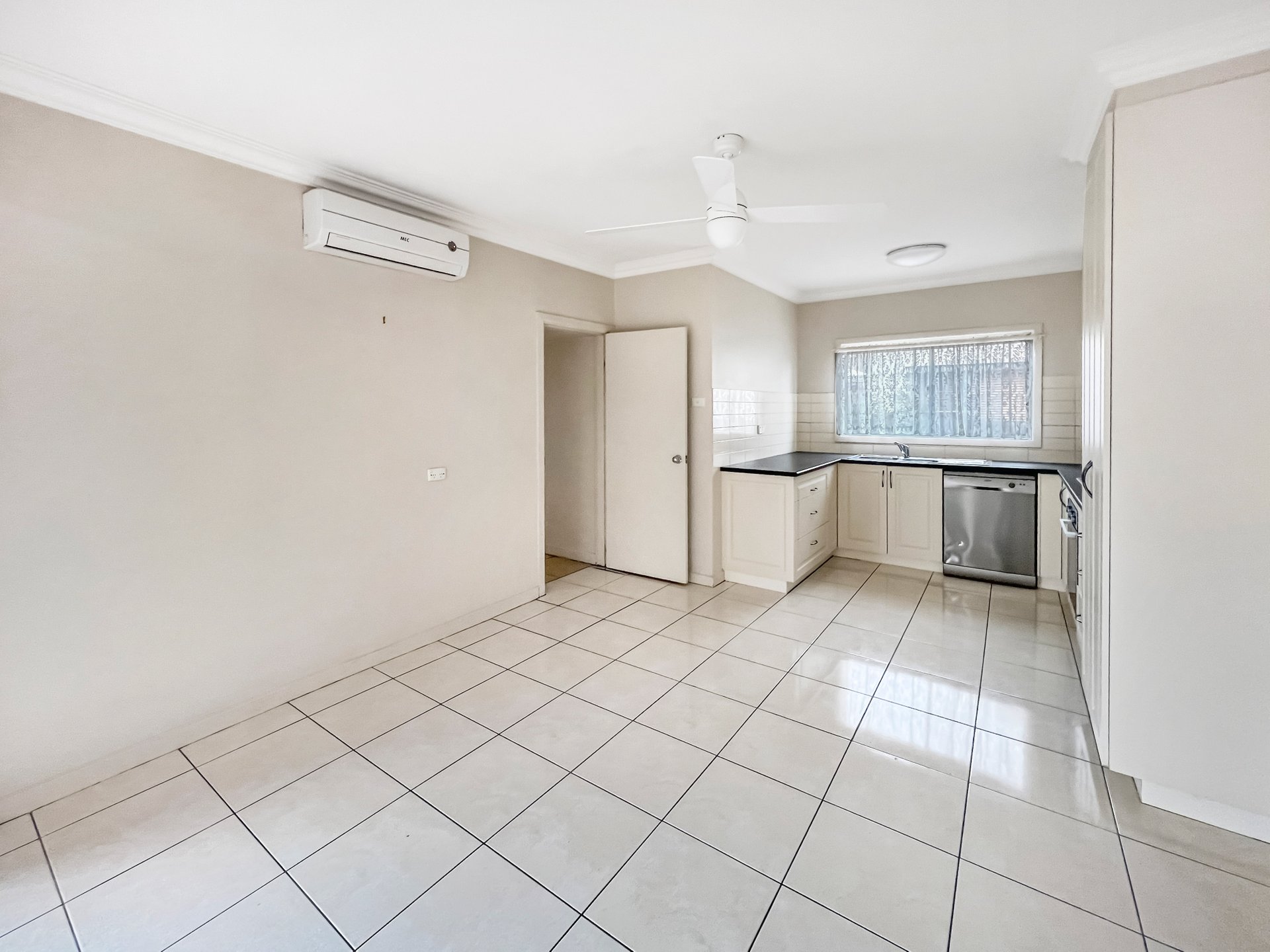 1/3 Pitman Street, Newcomb image 2