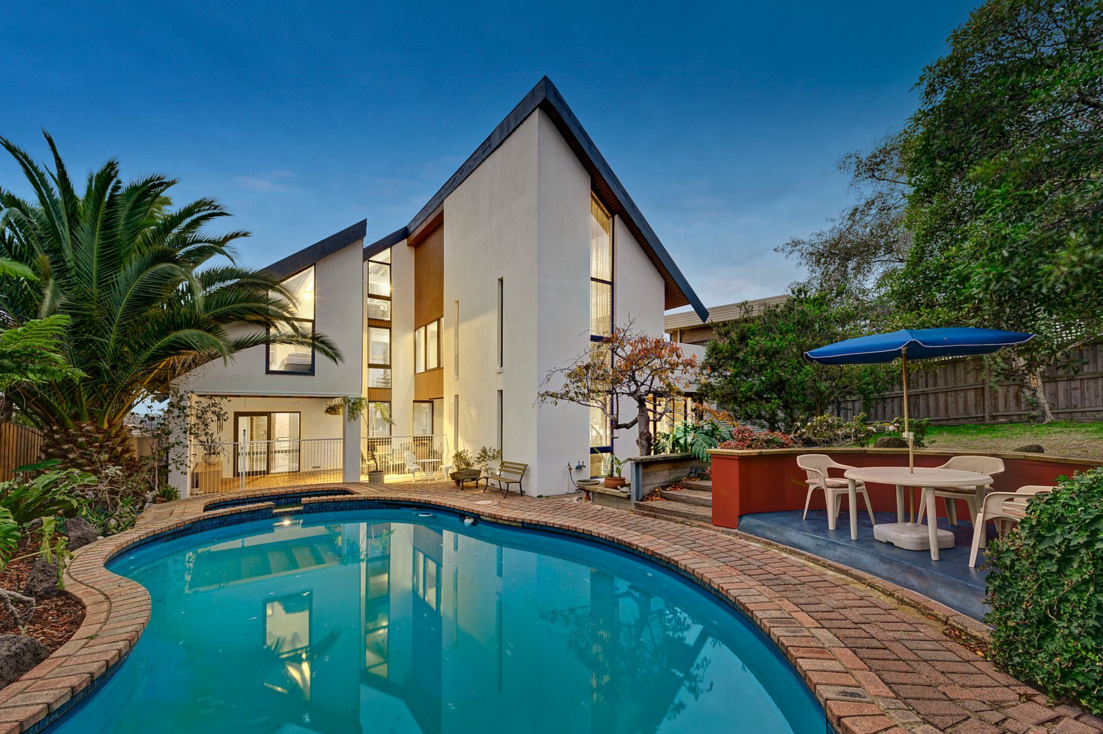 13 Pontford Court, Wheelers Hill image 2