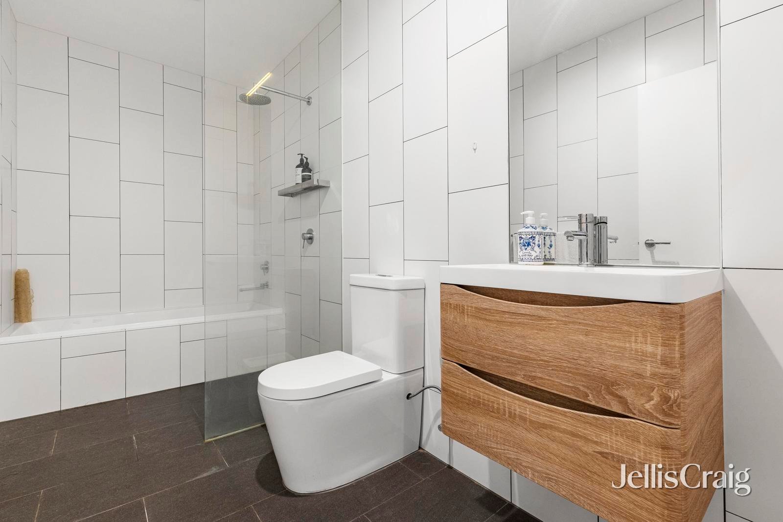 1/3 Railway Avenue, Armadale image 10