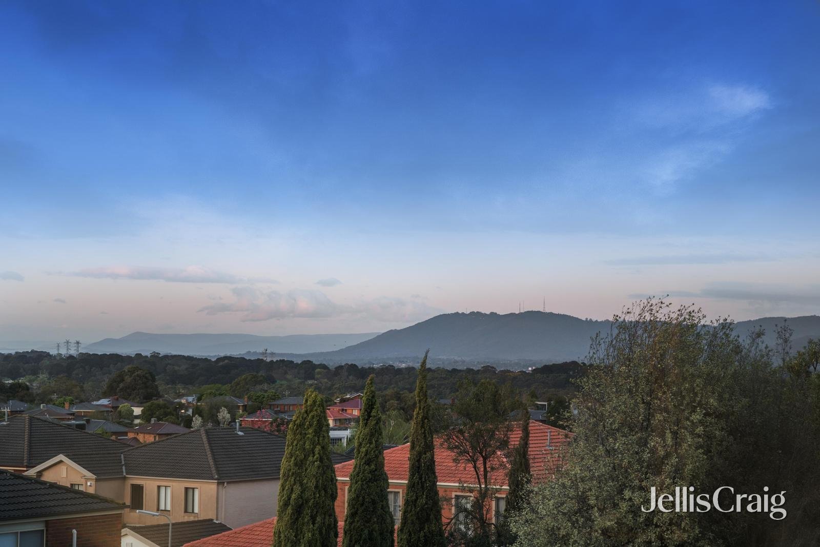 13 Remington Drive, Glen Waverley image 2
