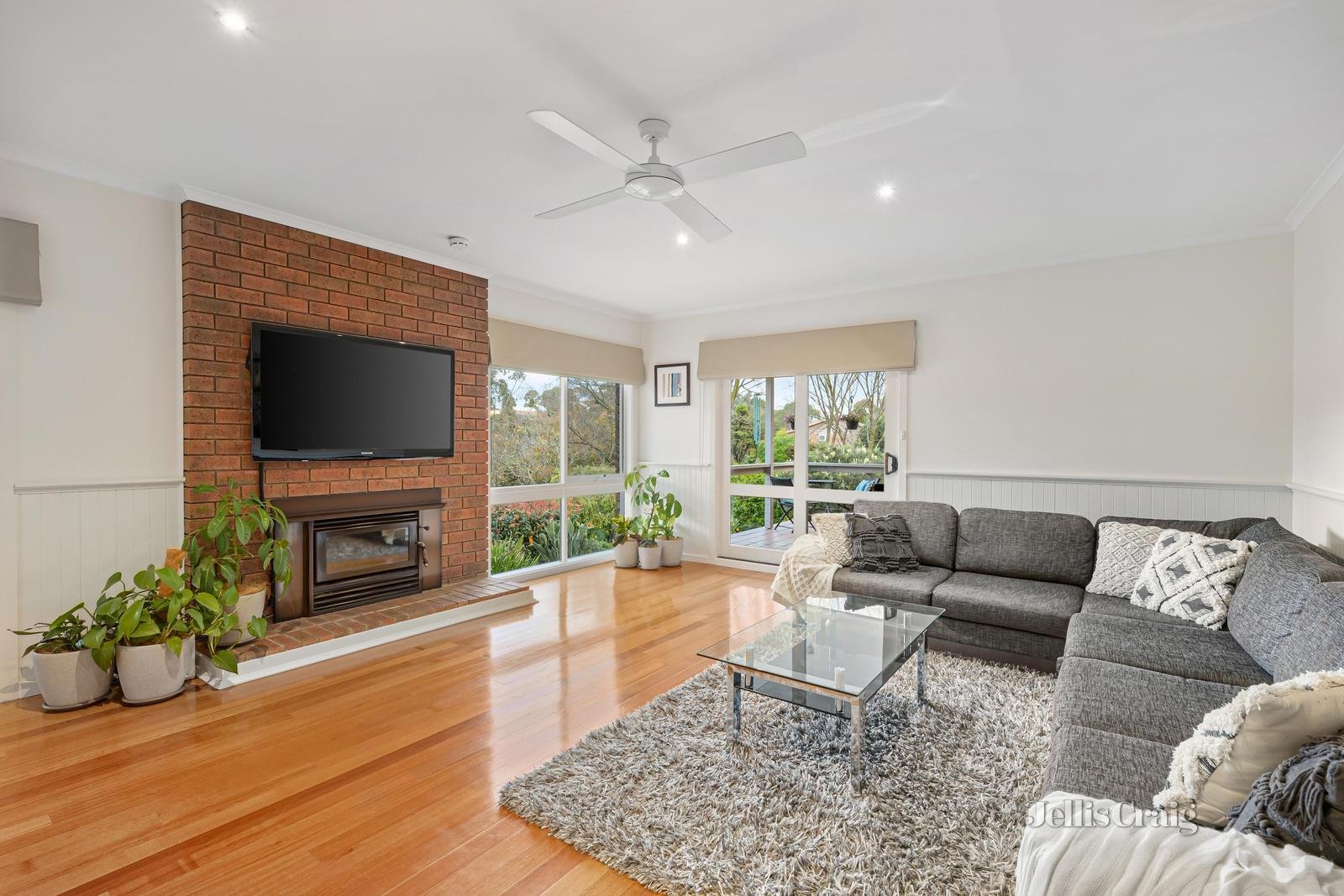 13 Roper Place, Doncaster East image 2