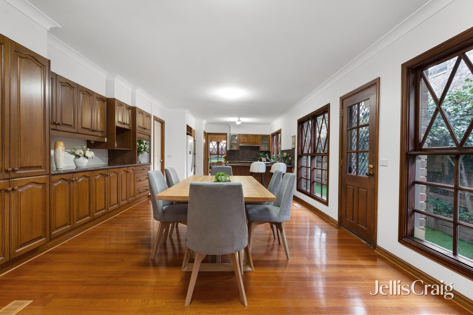 13 Roswell Street, Glen Waverley image 5