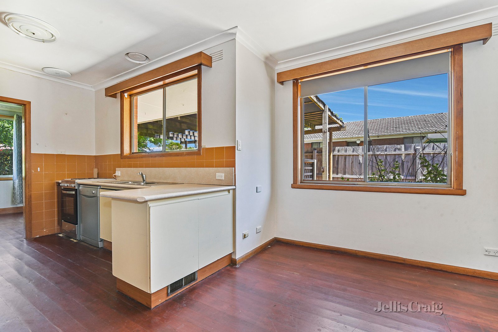 13 Russell Avenue, Woodend image 3