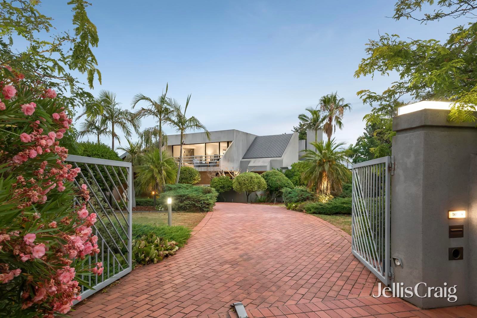 13 Sarah Crescent, Templestowe image 2