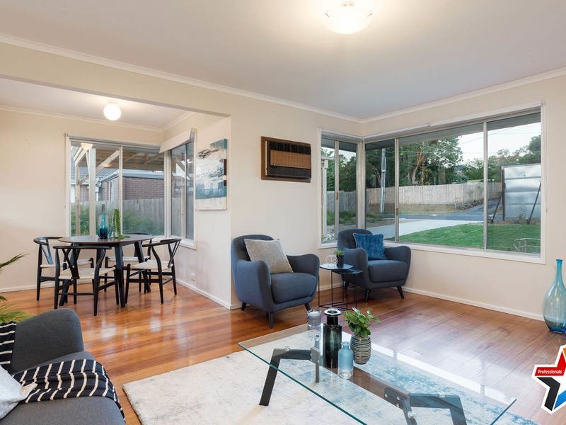 13 Saxon Drive, Mooroolbark image 3