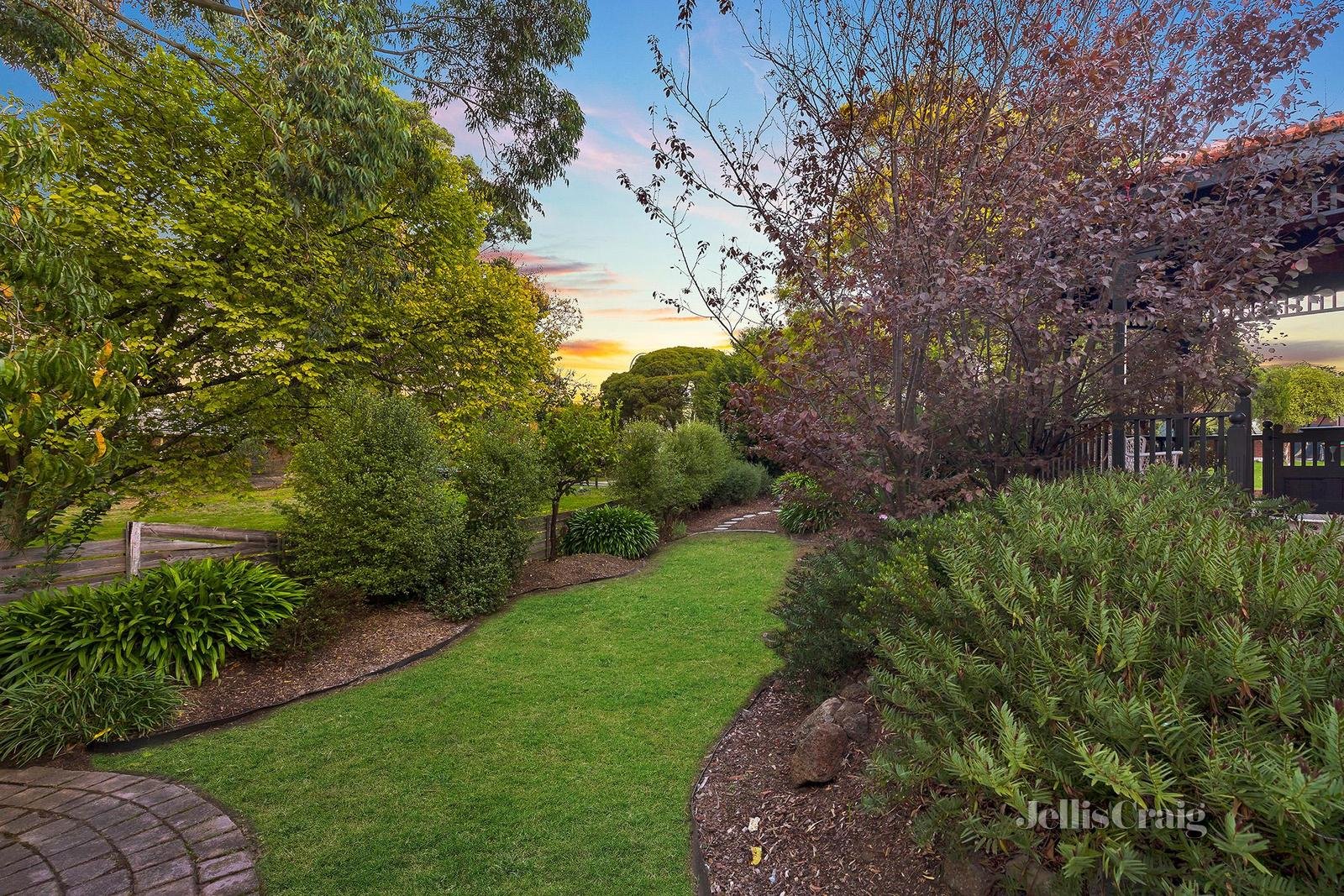 13 Streeton Lane, Doncaster East image 7