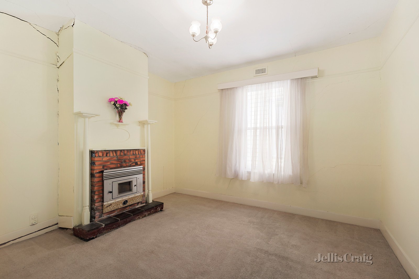 13 Suffolk Avenue, Coburg image 3