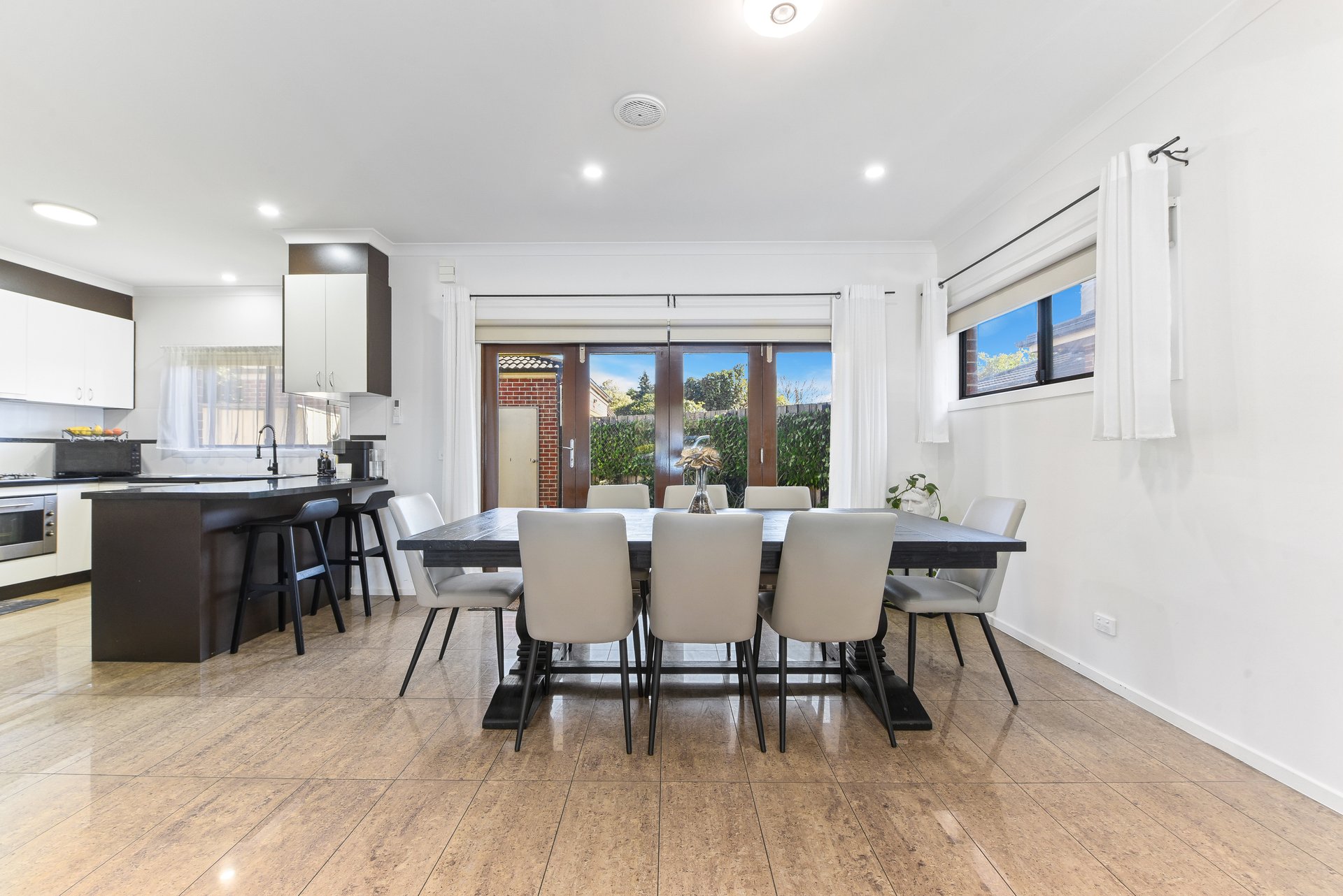 1/3 Sutton Court, Glen Waverley image 4