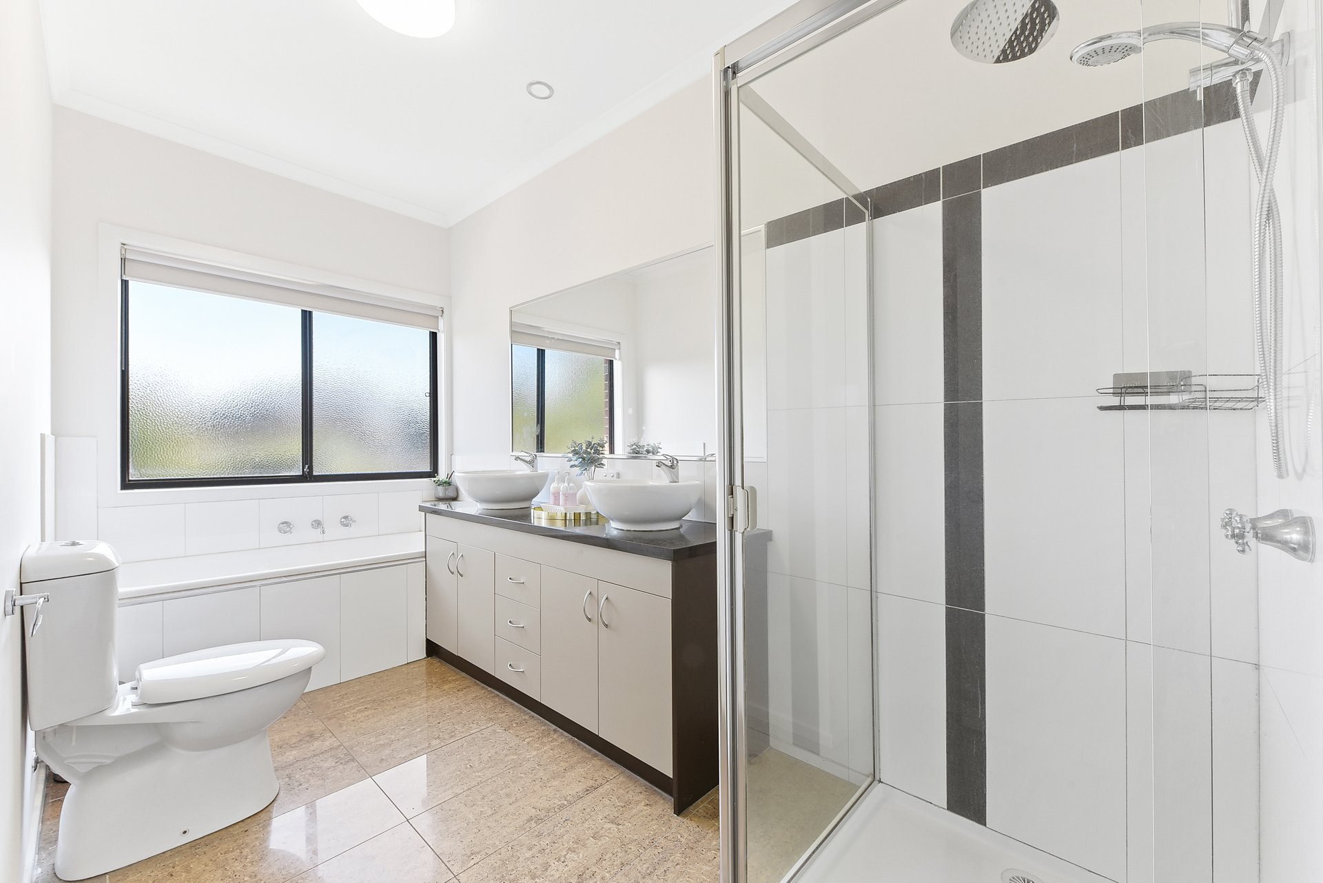 1/3 Sutton Court, Glen Waverley image 7