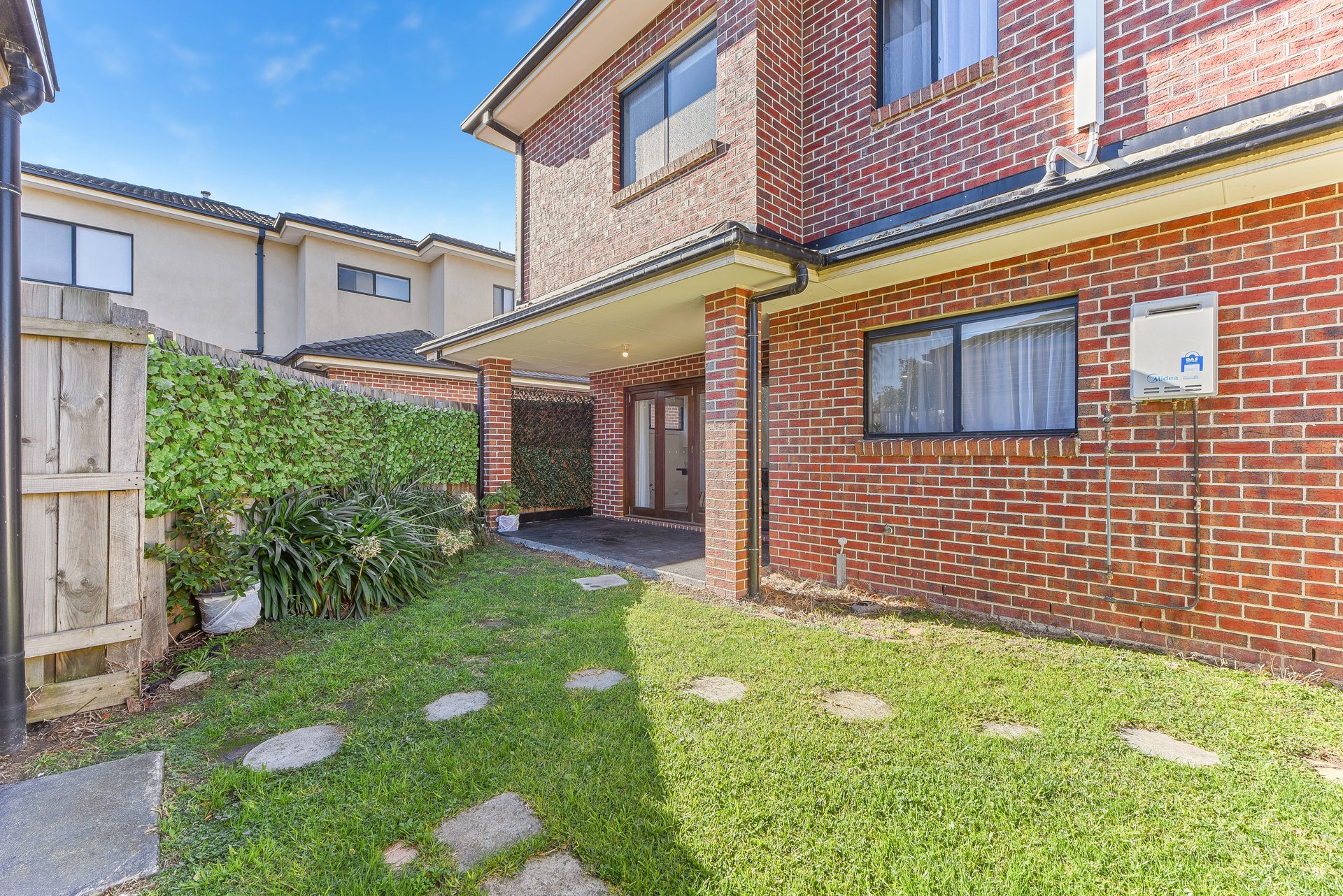 1/3 Sutton Court, Glen Waverley image 8
