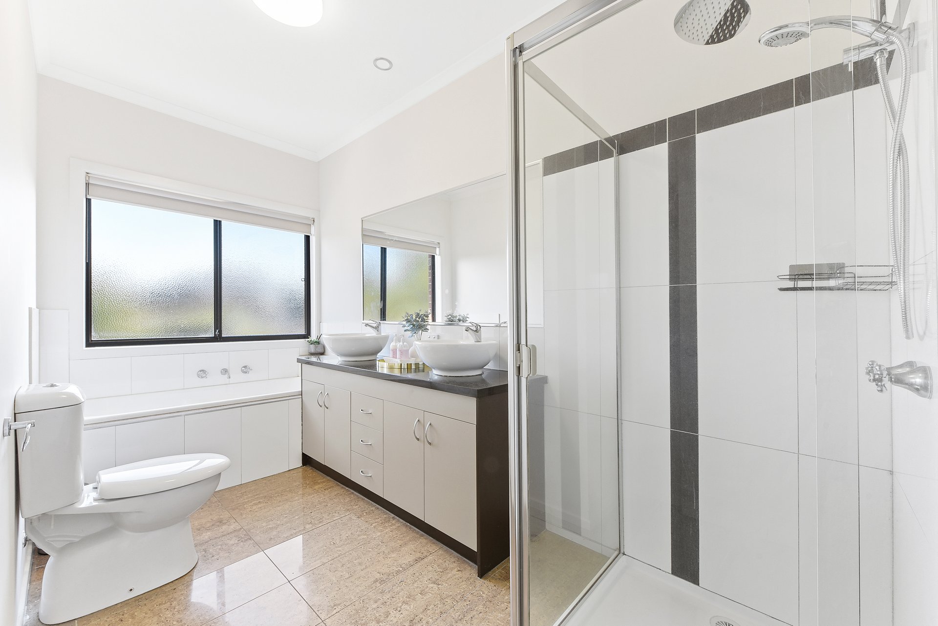 1/3 Sutton Court, Glen&nbsp;Waverley image 6