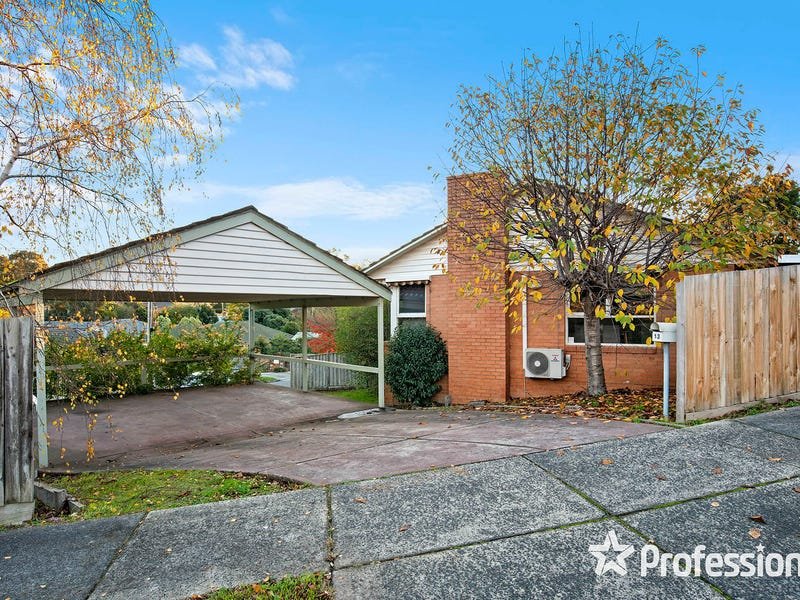 13 Swinburne Avenue, Mooroolbark image 1