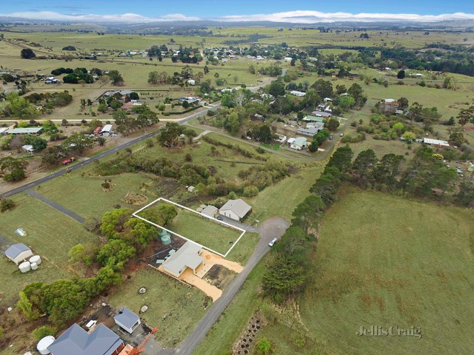 13 Tucker Street, Malmsbury image 2