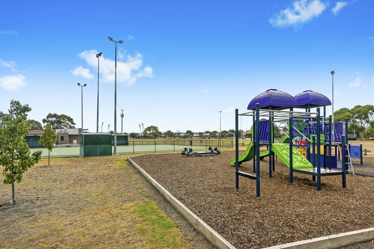 13 Tully Street, East Geelong image 6