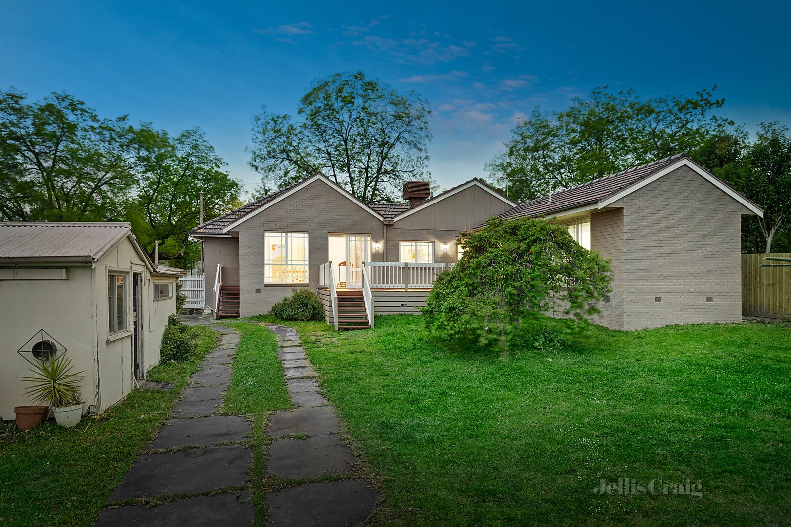 13 Vernal Avenue, Mitcham image 8