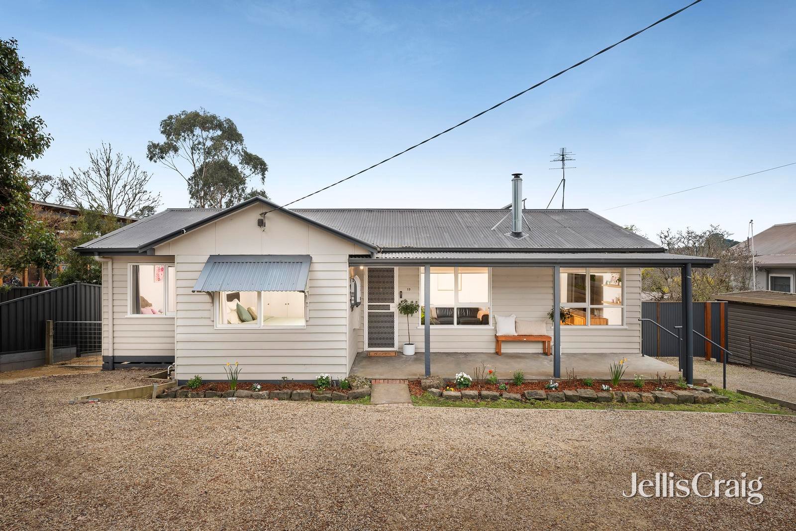 13 Victory Avenue, Wandin North image 1