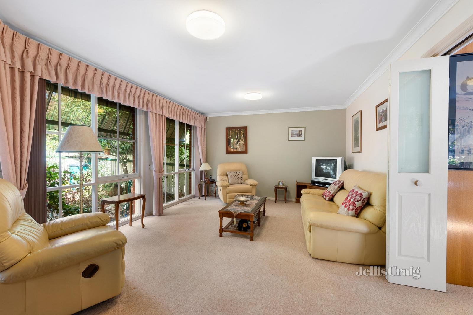 1/3 Watsons Road, Glen Waverley image 2