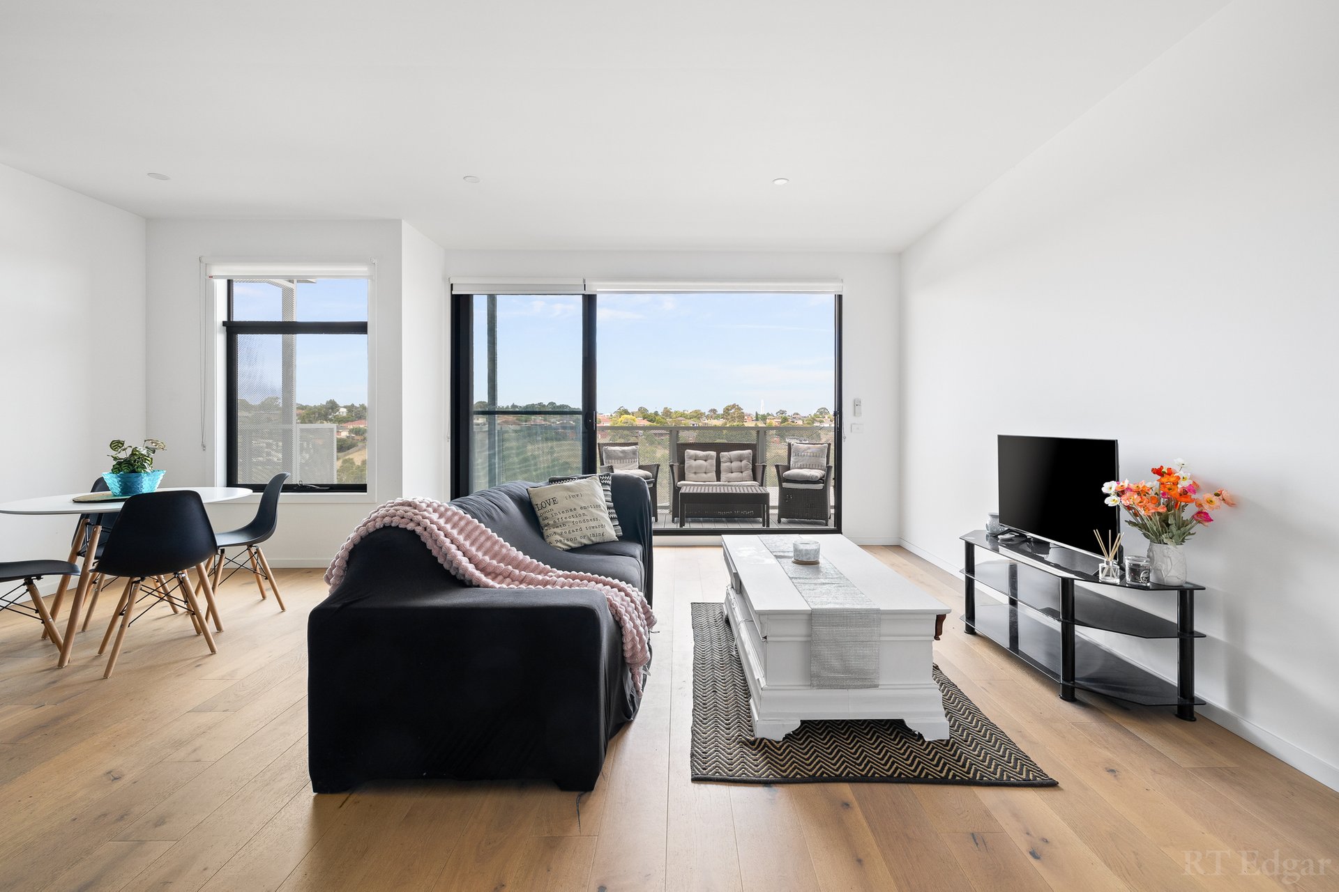 Property Gallery Thumbnail 6