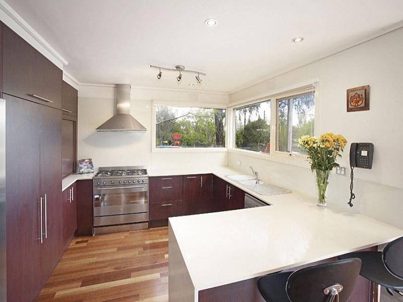 13 Windsor Crescent, Surrey Hills image 2