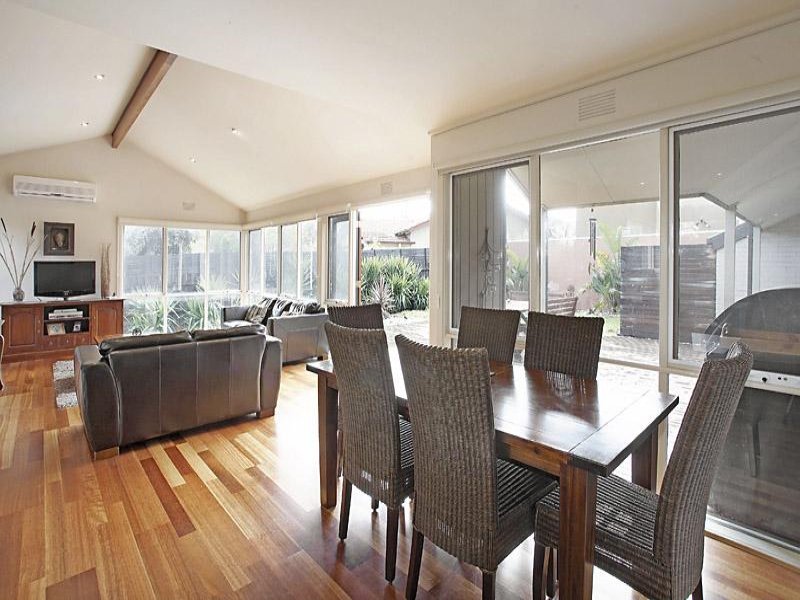 13 Windsor Crescent, Surrey Hills image 3
