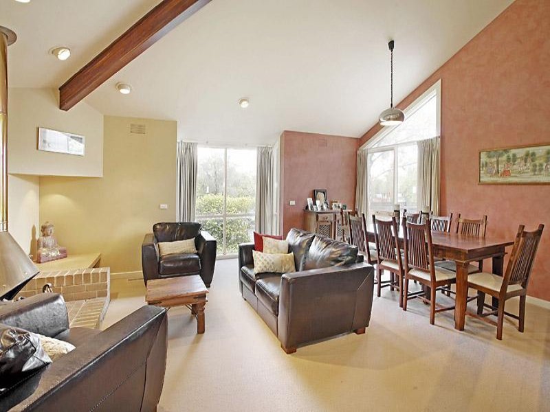 13 Windsor Crescent, Surrey Hills image 4