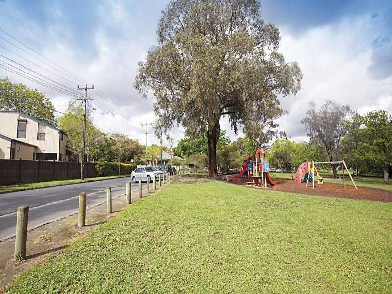13 Windsor Crescent, Surrey Hills image 7