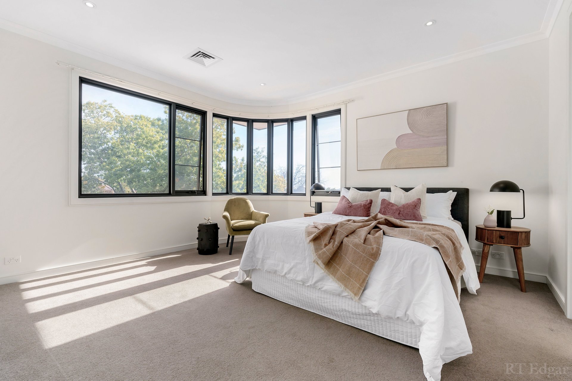 Property Gallery Thumbnail 11