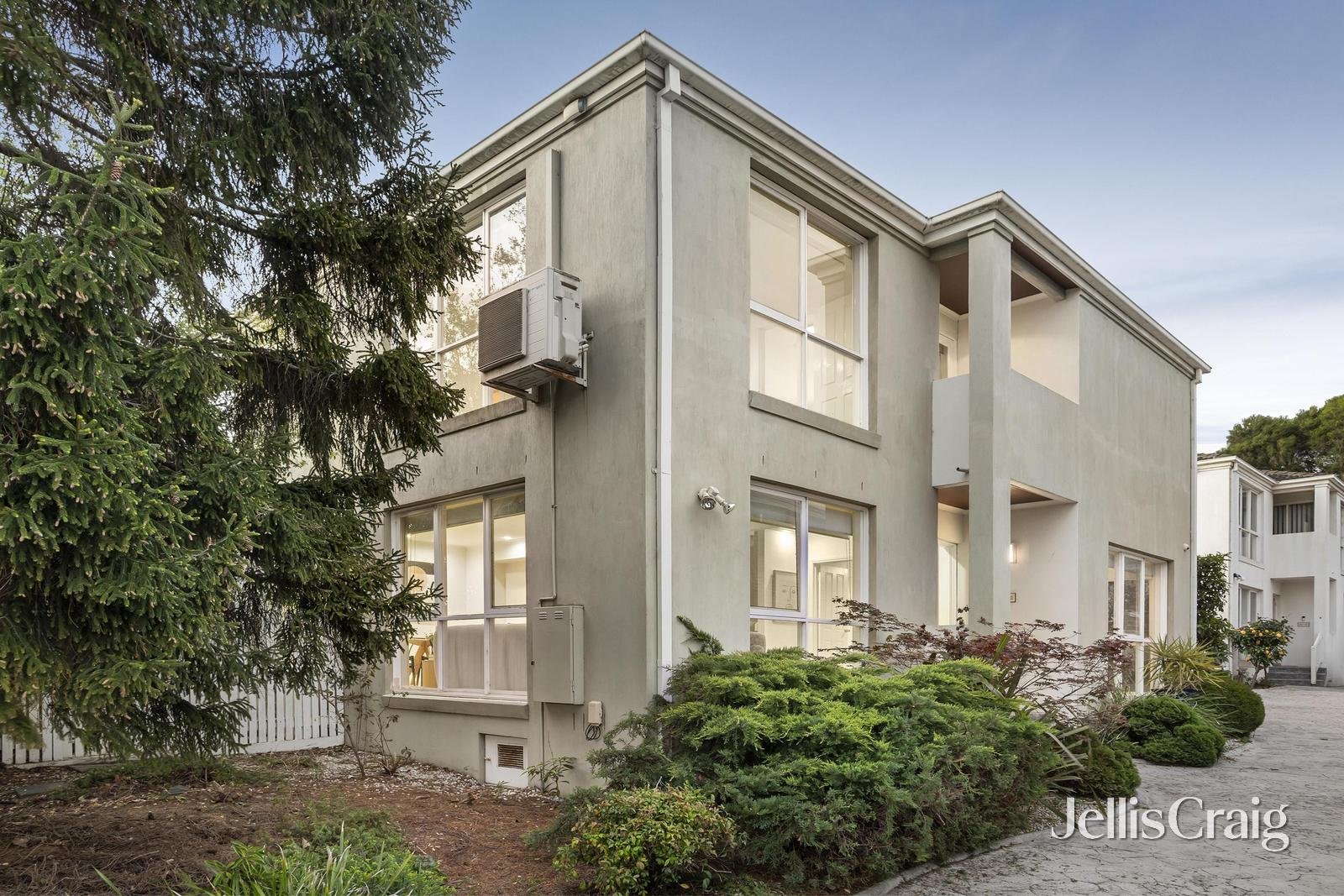 1/30 Baird Street South, Doncaster image 2