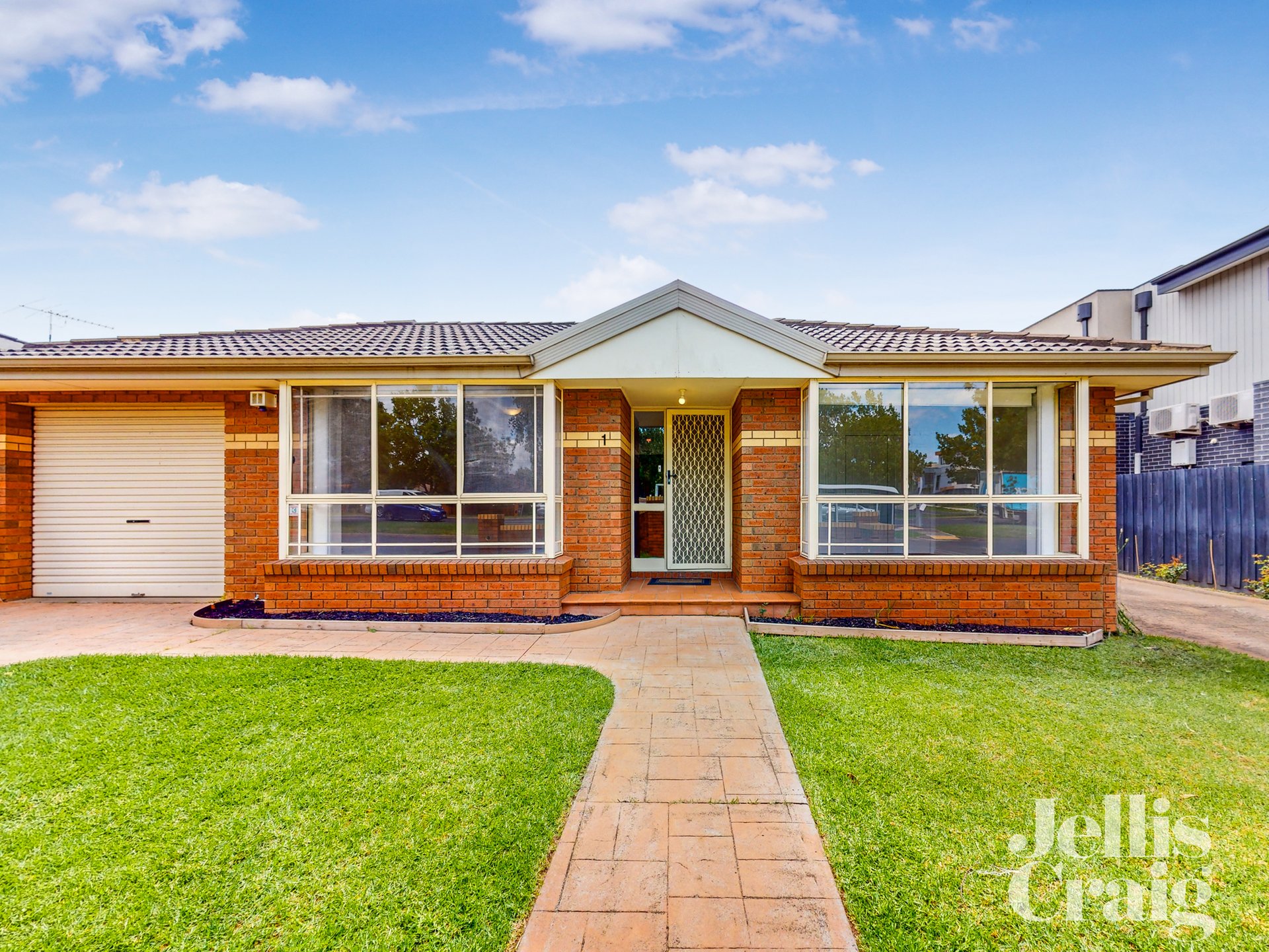 1/30 Bulla Road, Strathmore image 1