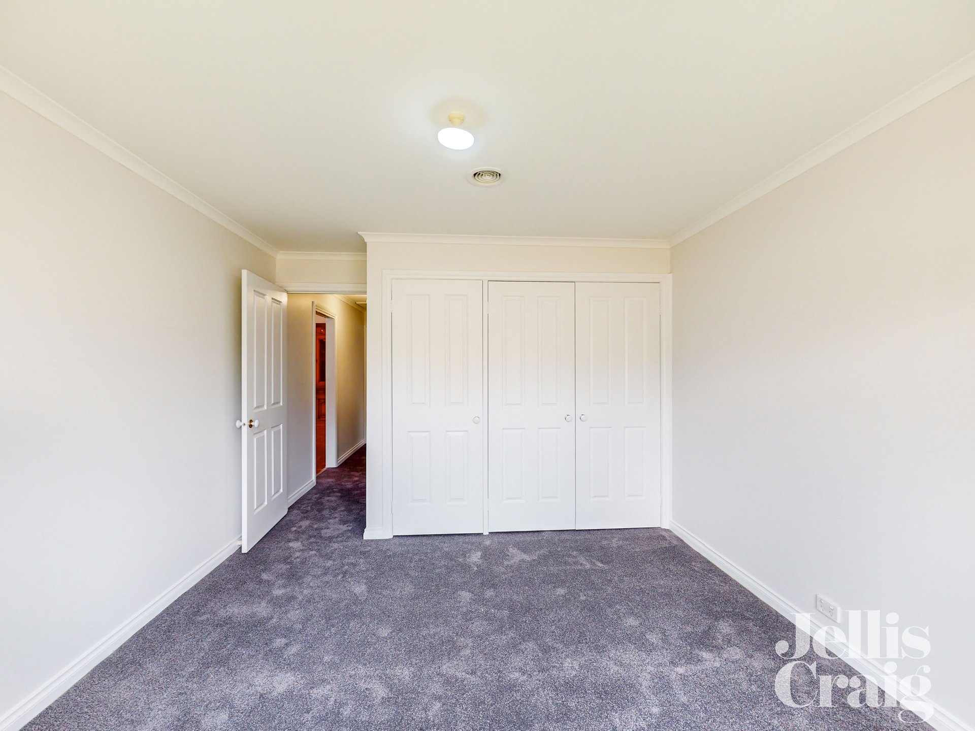 1/30 Bulla Road, Strathmore image 7