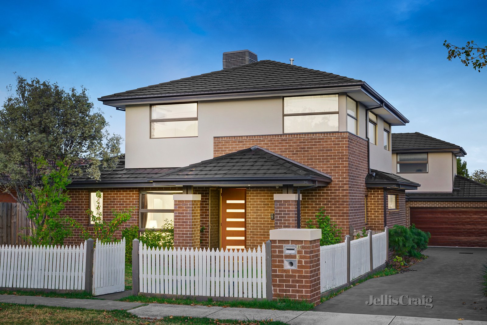 1/30 Diamond Avenue, Glen Waverley image 1